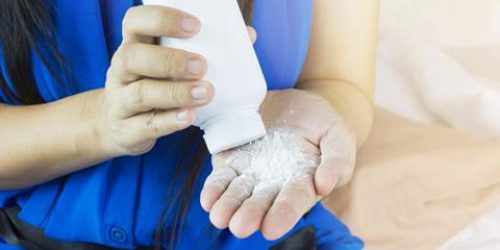 137922_Woman-holding-talcum-powder